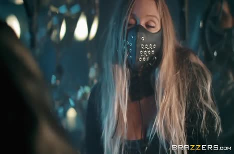 Нимфетка в фетиш наряде отрывается на большом елдаке 1