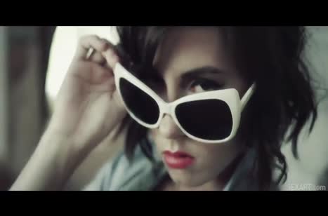 Молодые девушки очень нежно вылизывают дырочки 3